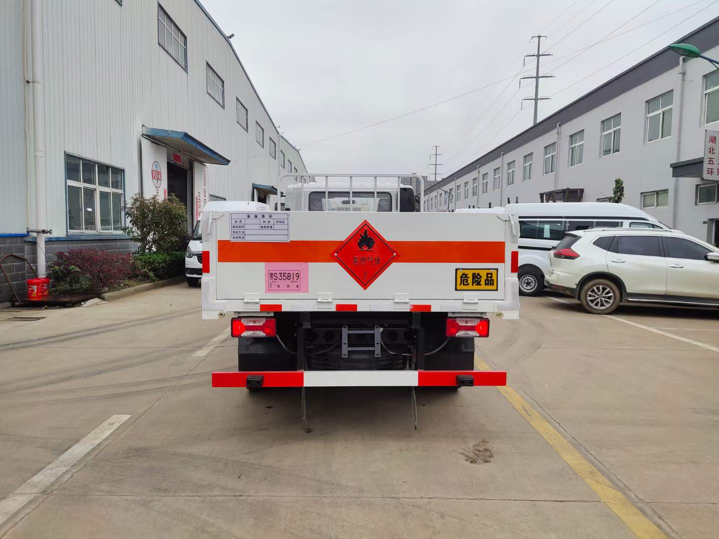 跃进超越版C500气瓶运输车实拍图片