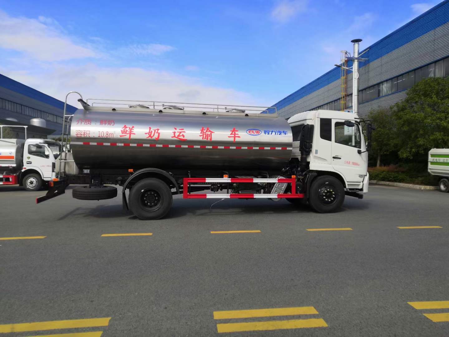 东风天锦国六鲜奶运输车实拍图片