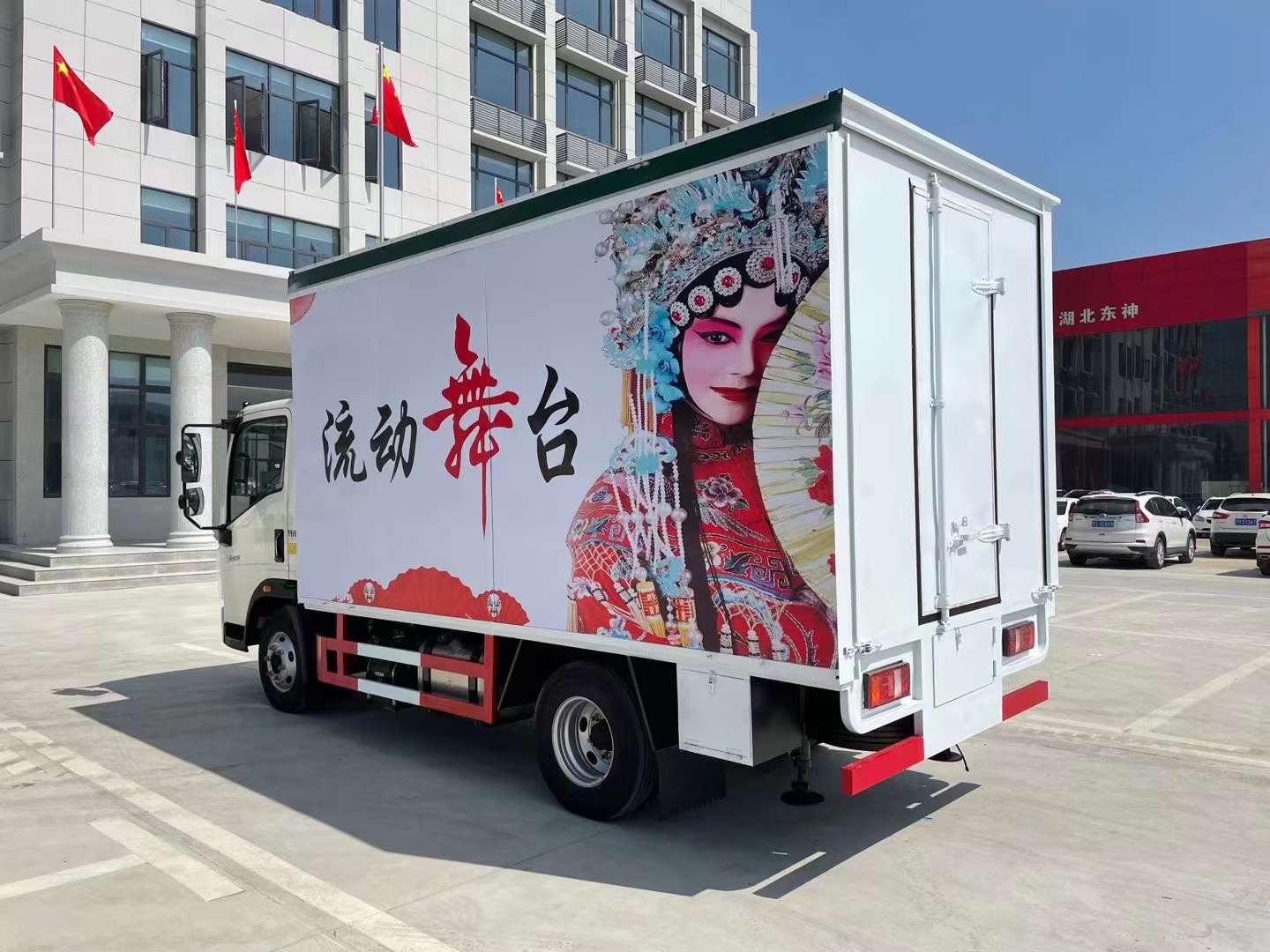 重汽豪沃（国六）舞台车实拍图片