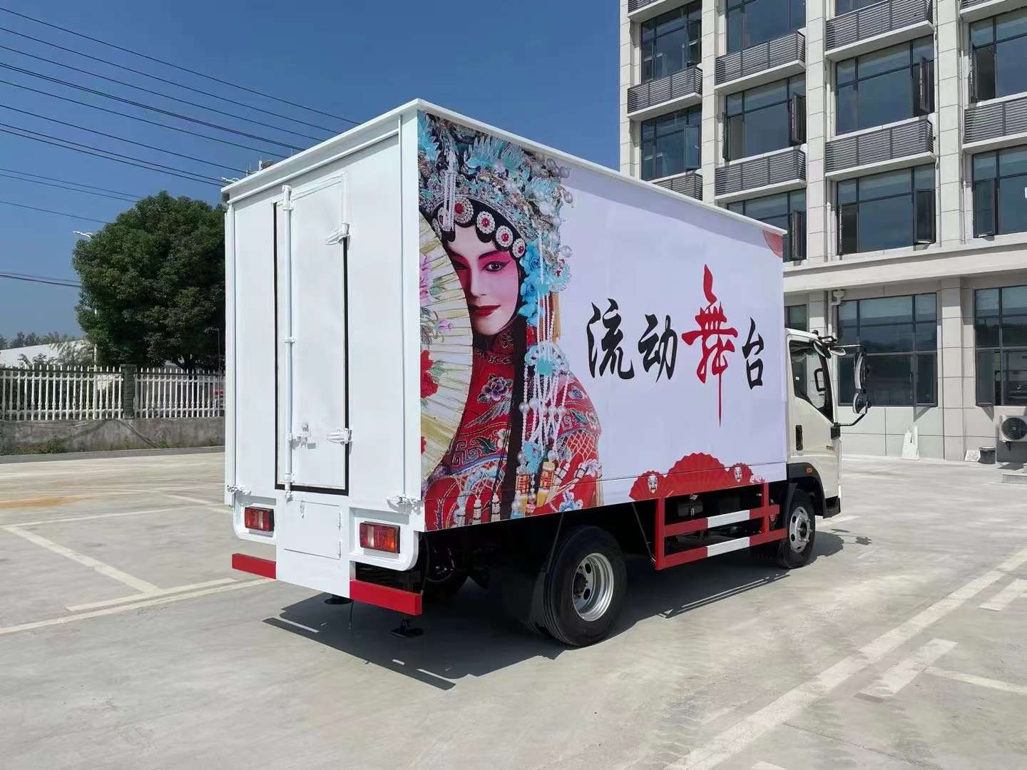 重汽豪沃（国六）舞台车实拍图片