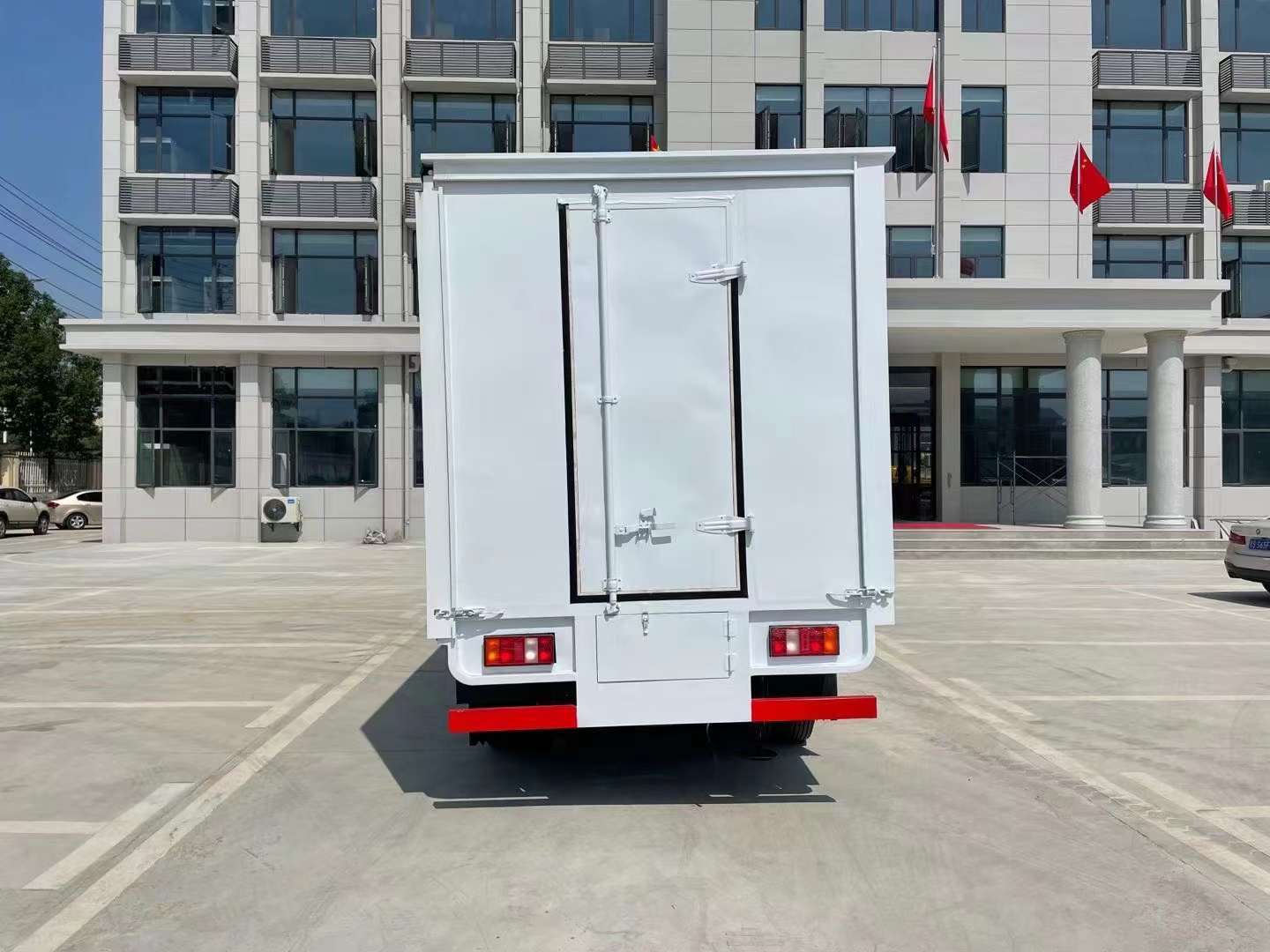 重汽豪沃（国六）舞台车实拍图片