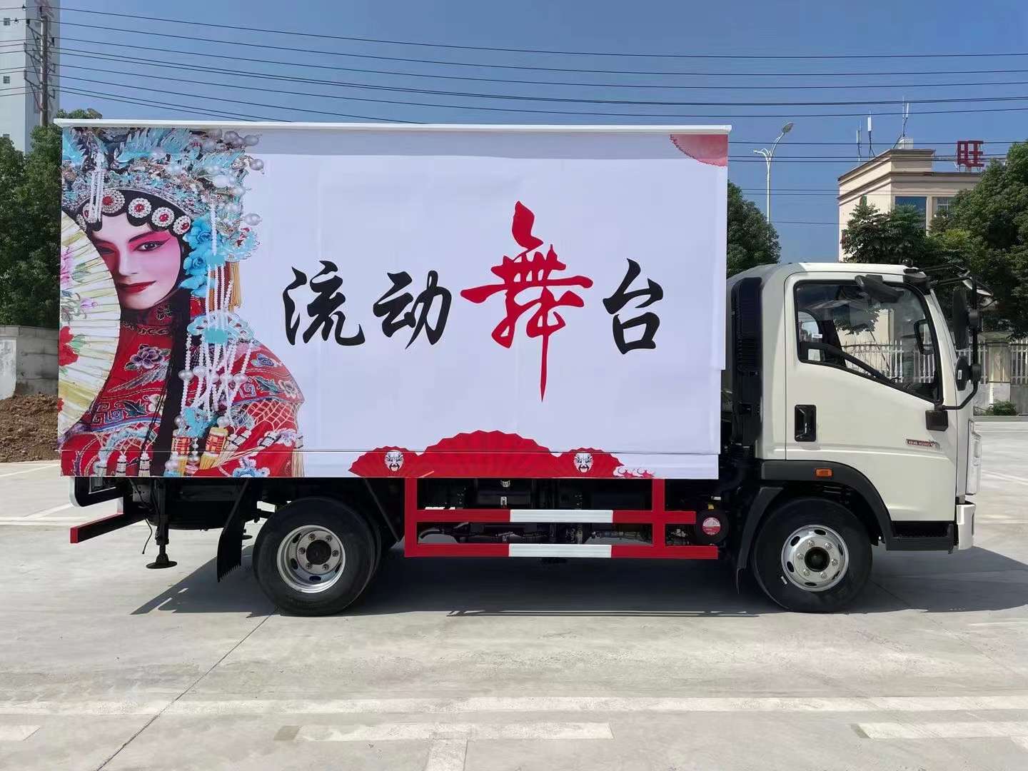 重汽豪沃（国六）舞台车实拍图片