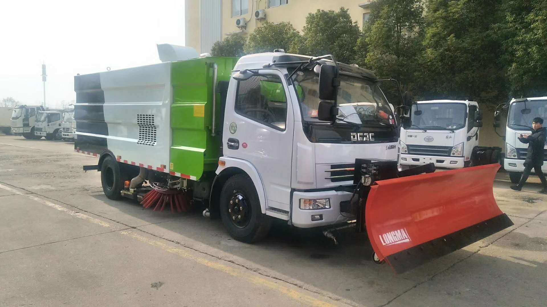 东风多利卡扫路车加装雪铲图片