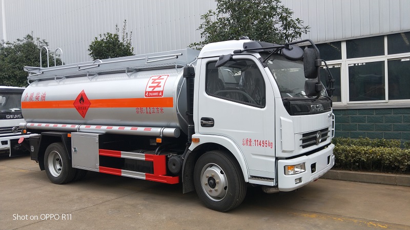 东风多利卡8.2方工地油罐车 加油车厂家 包上户 可分期