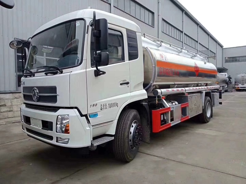 抢手热销,楚胜的油罐车,东风天锦12方铝合金加油车