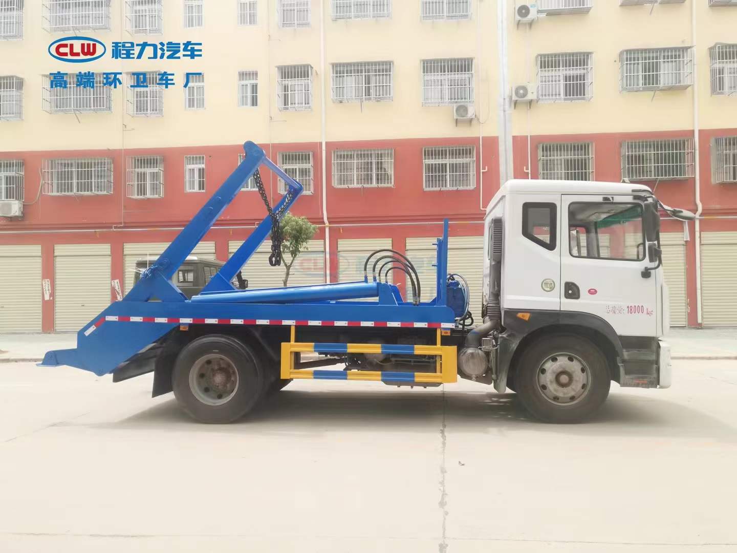 东风天锦国六摆臂式垃圾车实拍图片